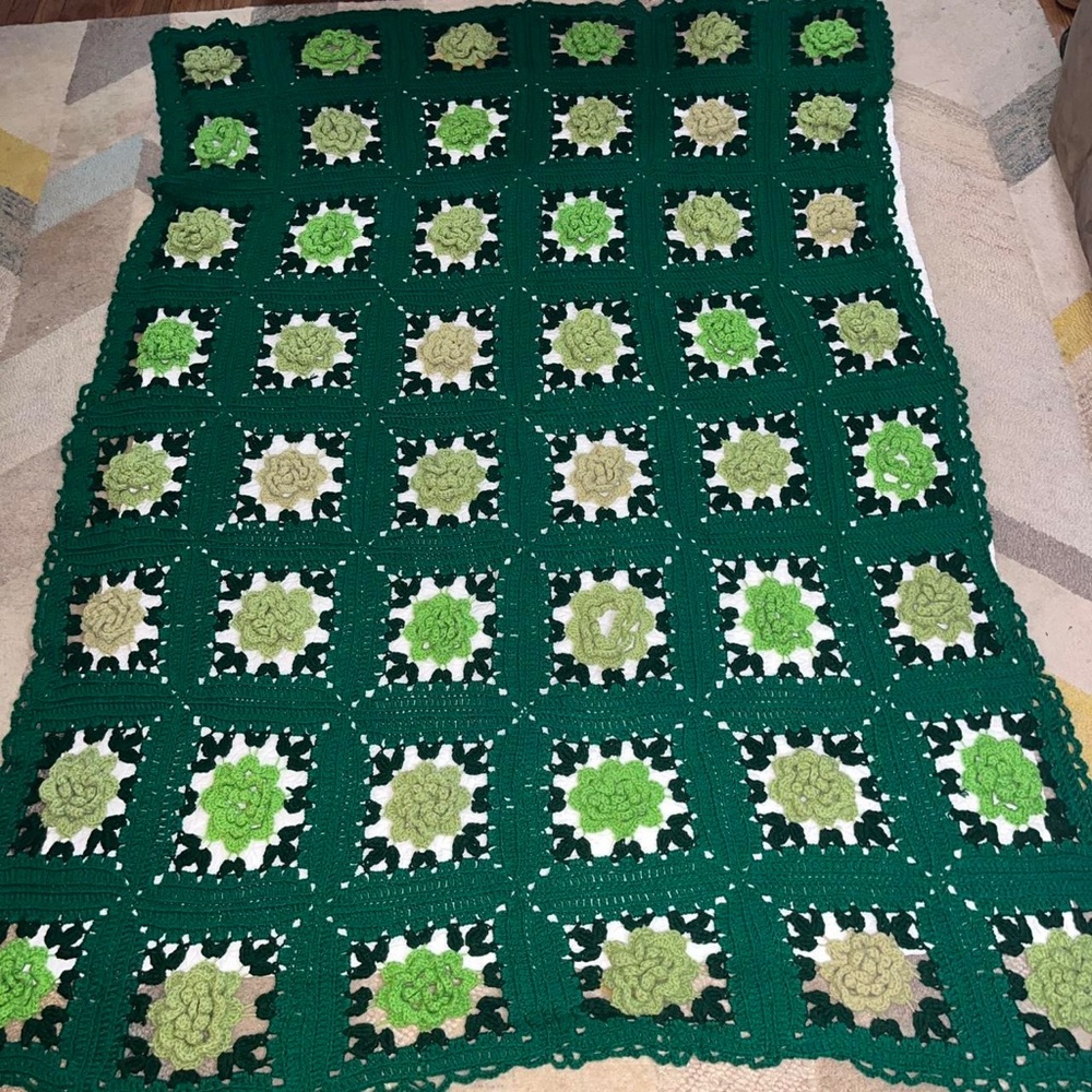 Vtg Green Crochet 3D Flower Afghan Blanket Granny Cottagecore 76”x56”